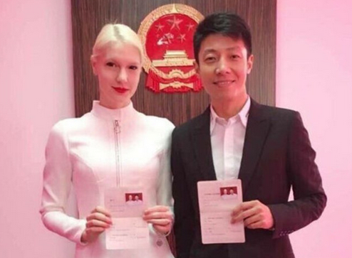 盘点那些长脸的明星汉子们，娶个外国美妞到中国来，人生圆满