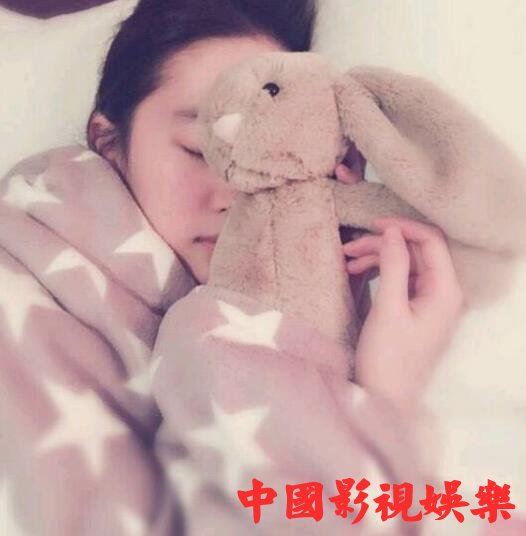 刘亦菲女神级人物睡觉也是美美的
